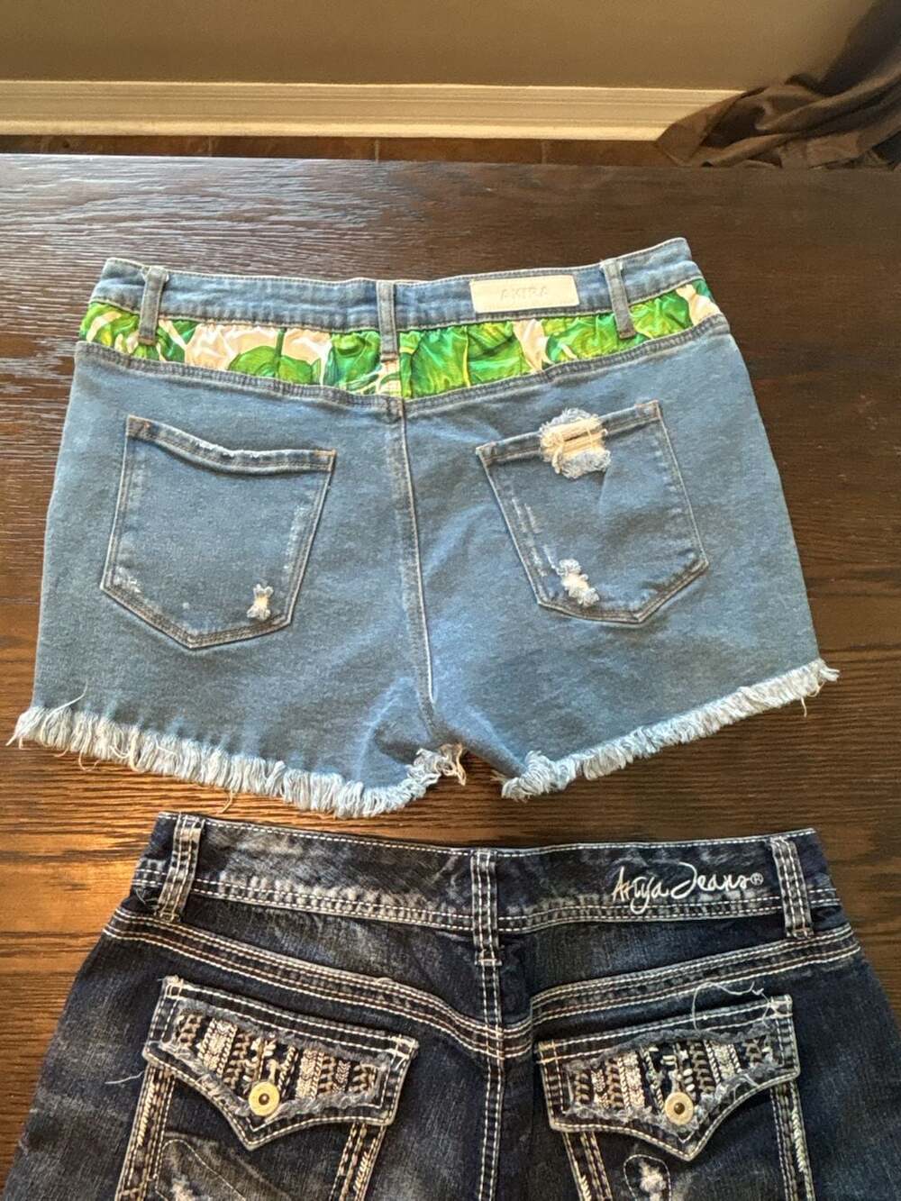 Bundle of 4 Women's Denim Shorts: Old Navy, Akira, Ariya Jeans, Denim Blvd - Picture 12 of 12